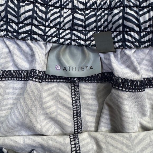 Athleta Blue and Gray Shorts - Chevron Pattern - Size Small - Picture 9 of 11